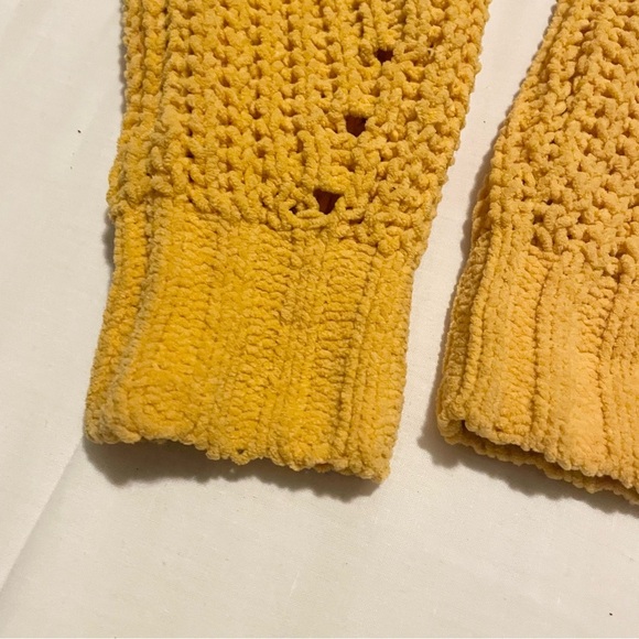 Hollister Chunky Cropped Yellow Sweater Womens Size Large - Picture 14 of 16